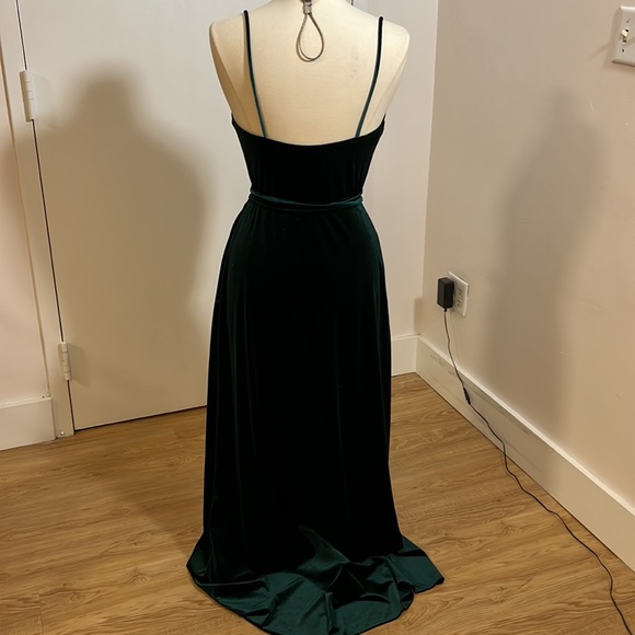 Dessy 1536 Emerald Velvet - Picture 2 of 4